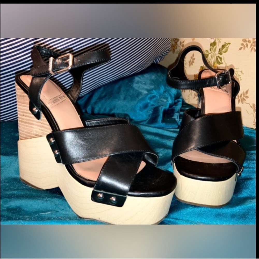 Gianni Bini Size 7 Wedges